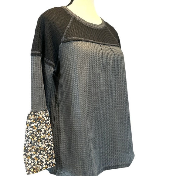 Hayden Girls Gray Floral Sleeve Top - Picture 3 of 7